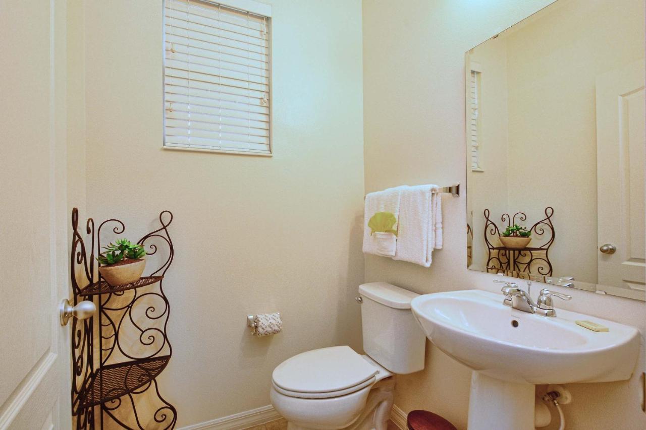 Villa Compass Bay- 4 Bedroom Townhome- 1950cy