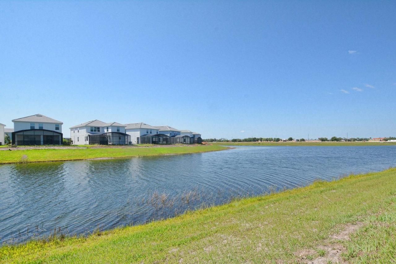 Holiday home Storey Lake- 4 Bedroom Townhome W/spashpool-1619st *