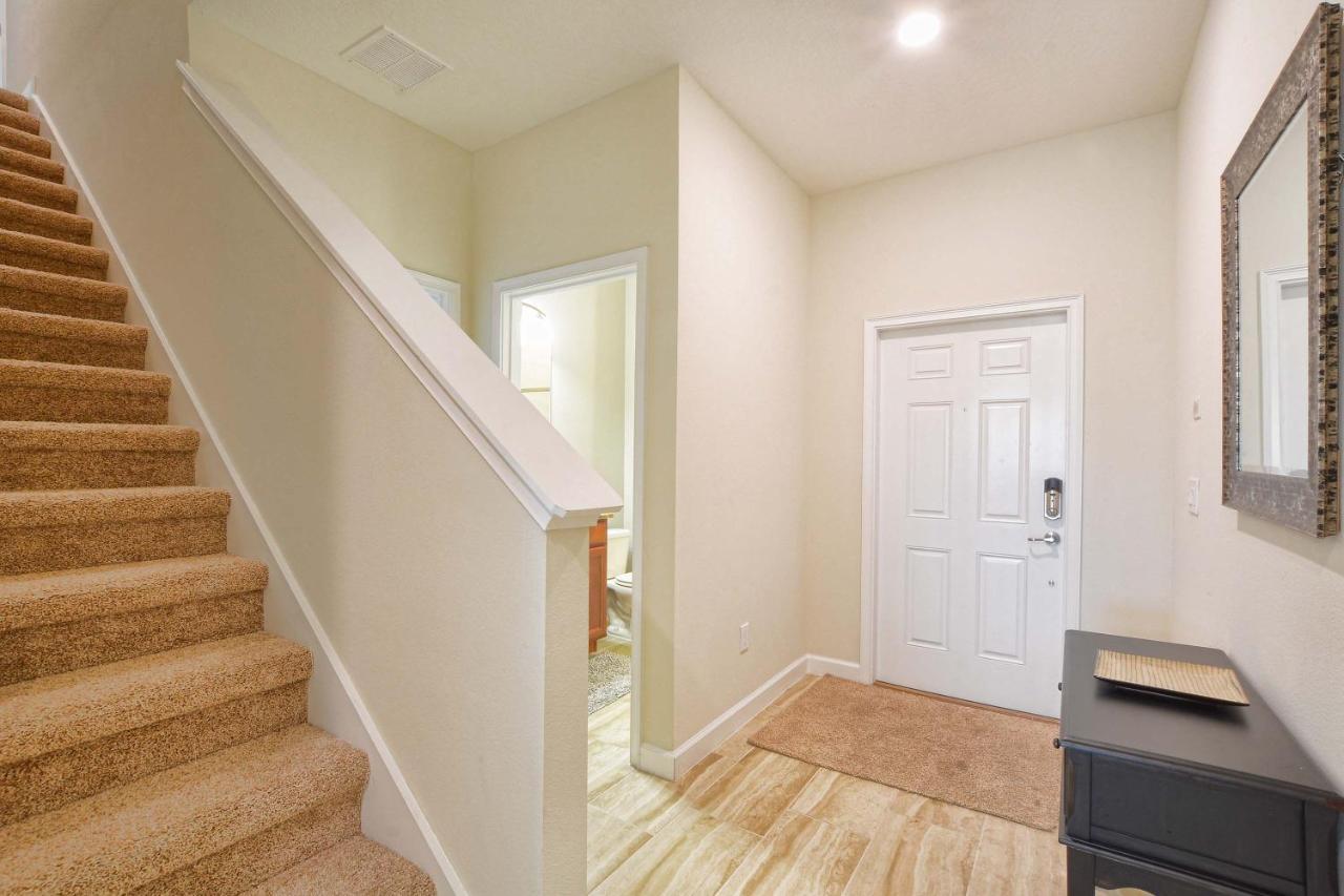 Storey Lake- 4 Bedroom Townhome W/spashpool-1619st