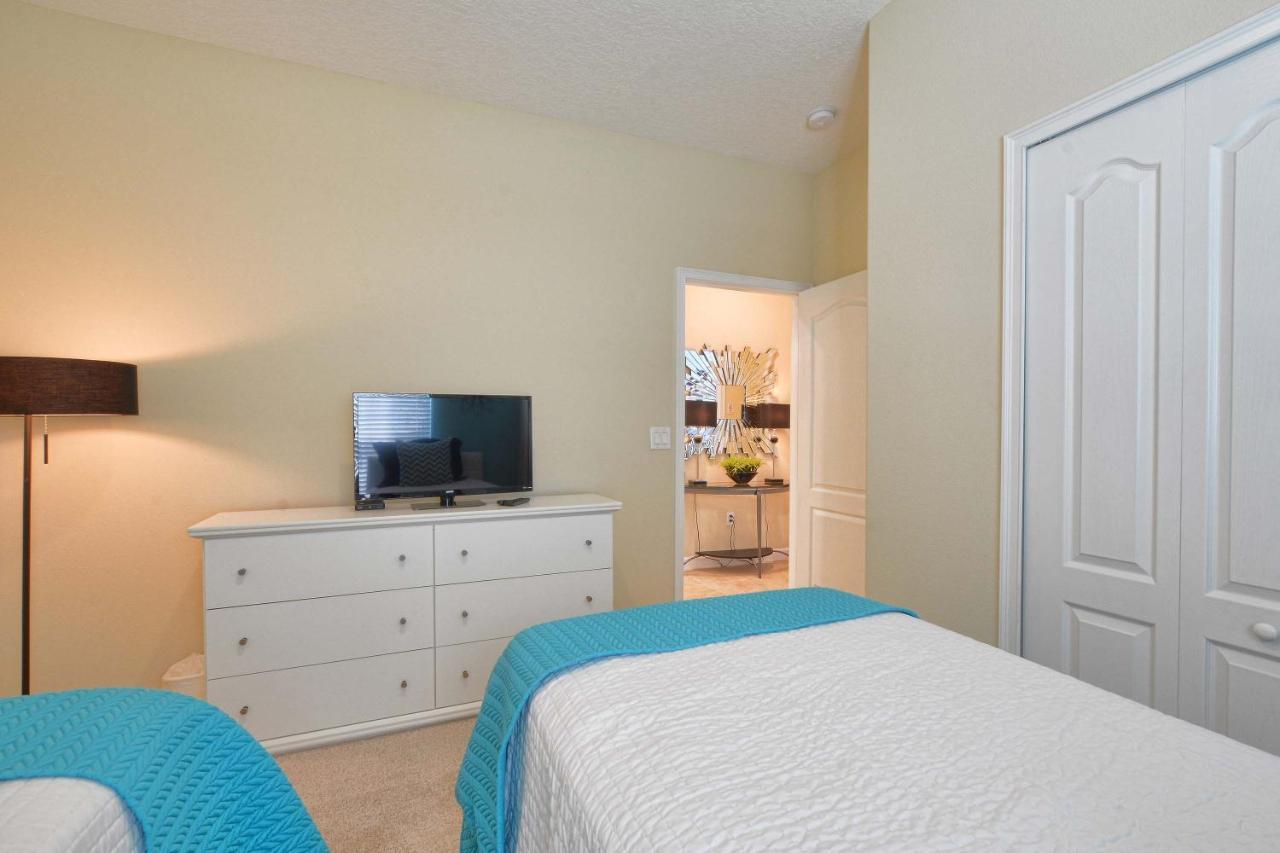 Storey Lake-5 Bedroom Townhome W/splashpool-1602st Holiday home