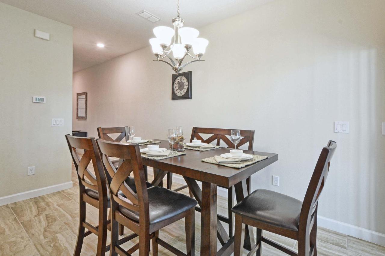 Storey Lake- 4 Bedroom Townhome W/spashpool-1619st *