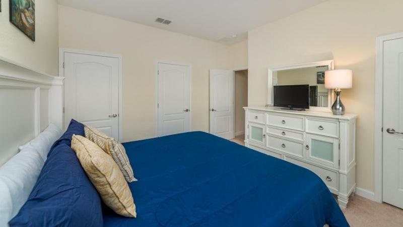 Beautiful 4 Bedroom 3 Bath Town House In The Fabulous Paradise Palms *