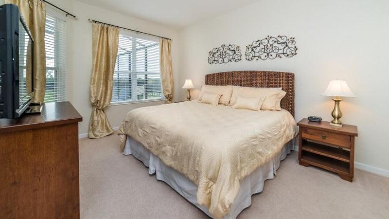 Amazing 5 Bedroom 5 Bath Pool In Windsor Hills *