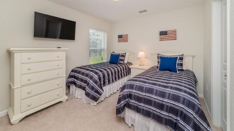 Amazing 5 Bedroom 5 Bath Pool In Windsor Hills Holiday home