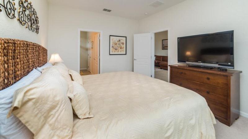 Amazing 5 Bedroom 5 Bath Pool In Windsor Hills *