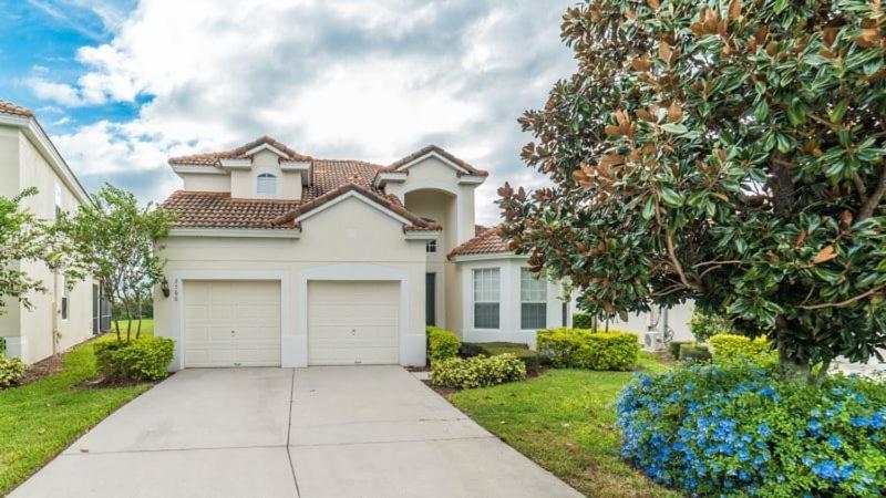 Amazing 5 Bedroom 5 Bath Pool In Windsor Hills Holiday home *