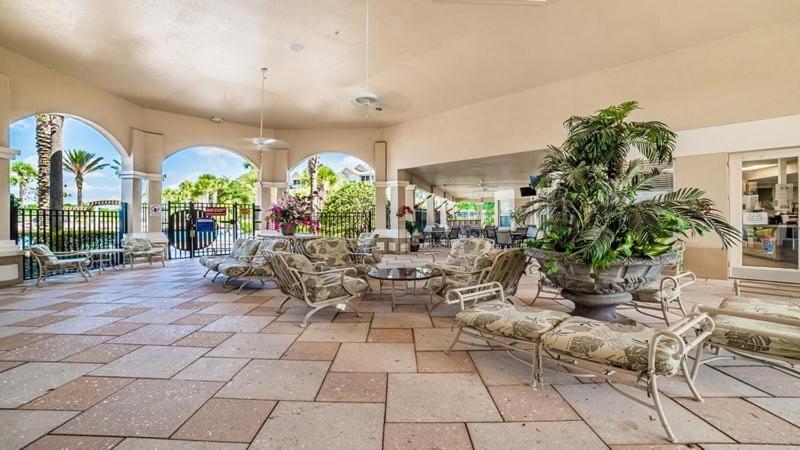 Amazing 5 Bedroom 5 Bath Pool In Windsor Hills