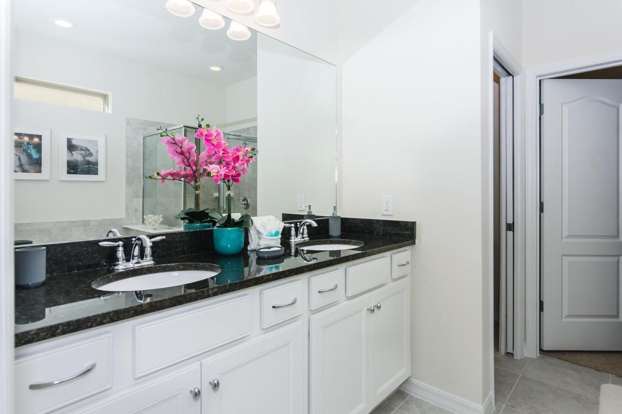Luxurious Vacation At Westside 8973