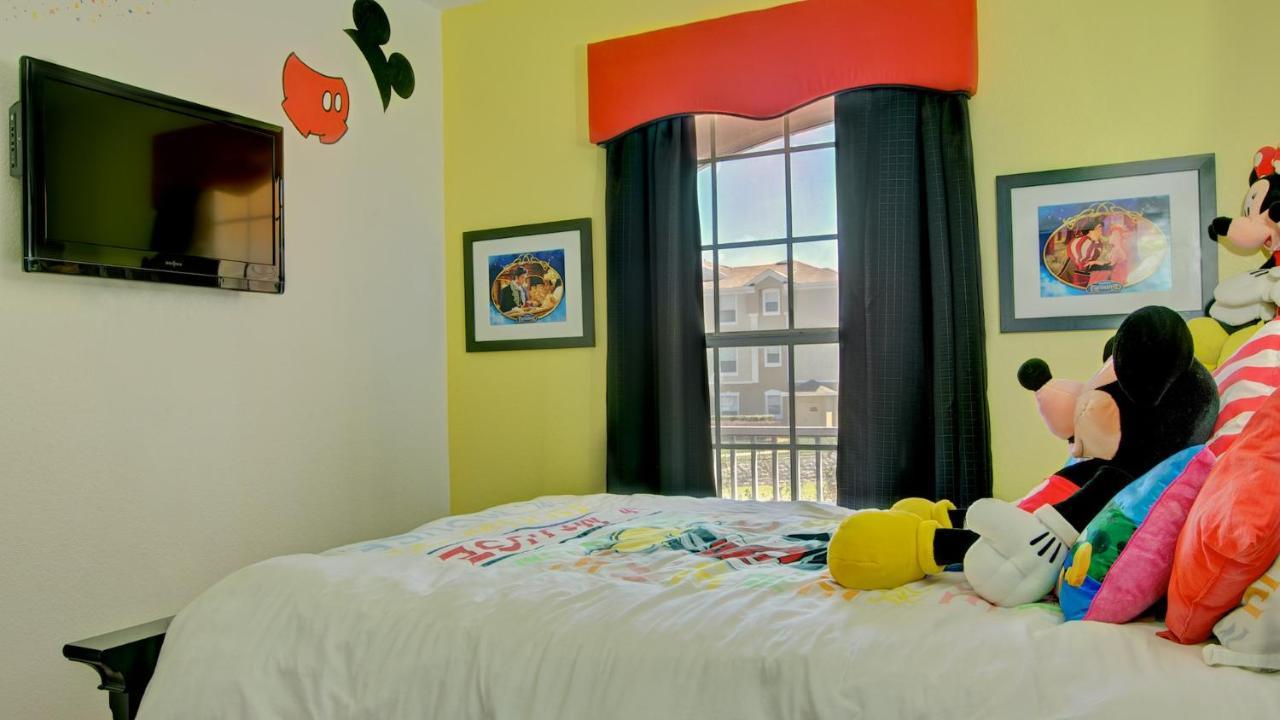 London At Windsor Palms Apartment