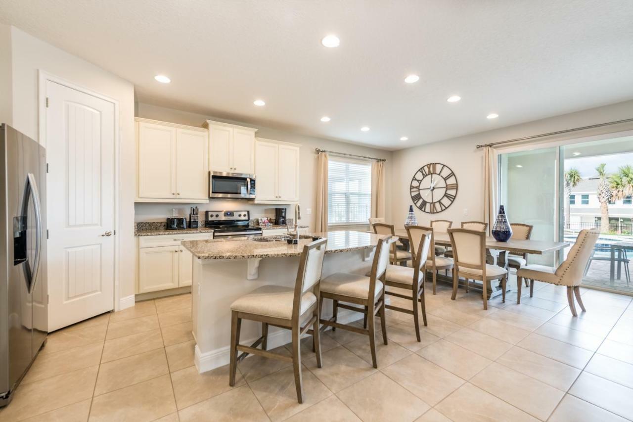 Cozy By Rentyl Near With Private Pool, Air Hockey Table & Amenities - 321b Holiday home