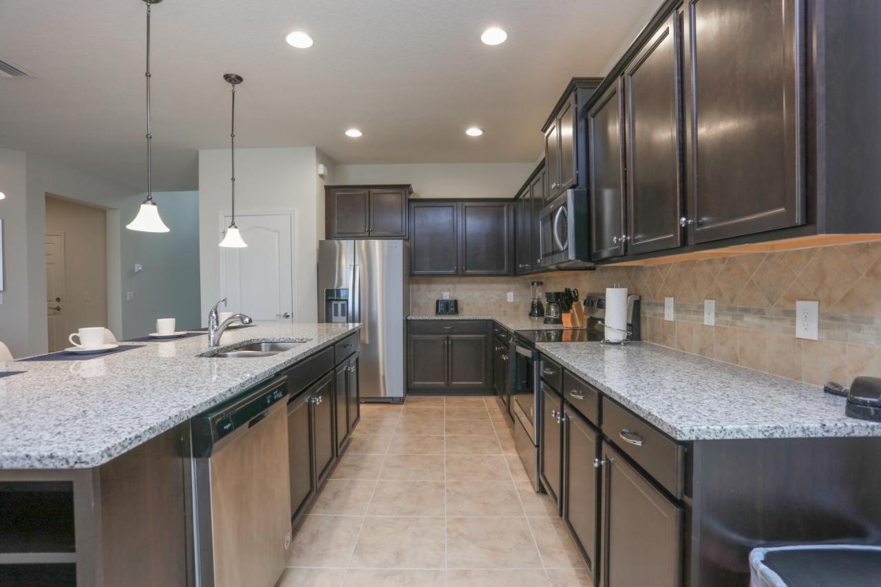 8 Bedroom Vacation In Windsor At Westside Villa *