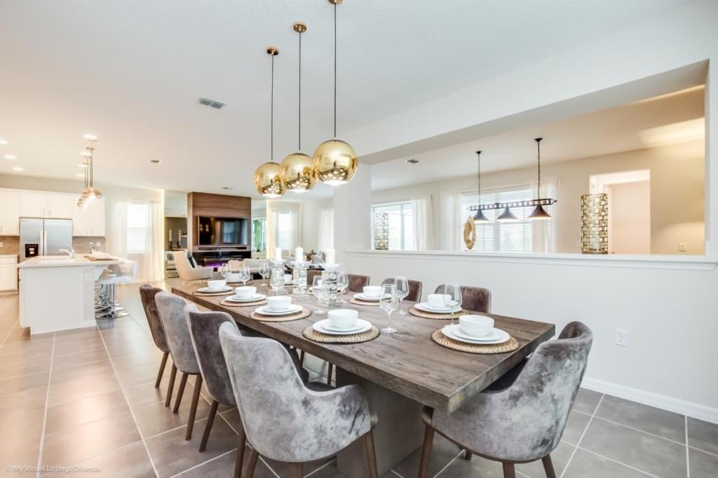 Solara 9 Bedroom 6 Bathroom *