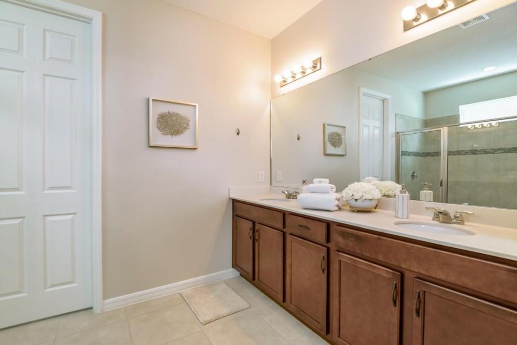 Amazing 6 Bedroom 5 Bathroom Solara