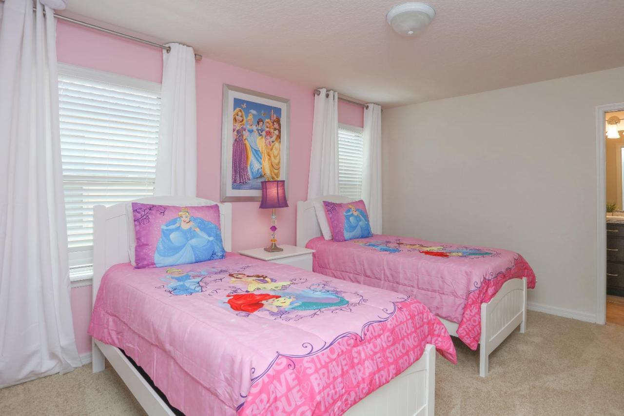 8 Bedroom Vacation In Windsor At Westside