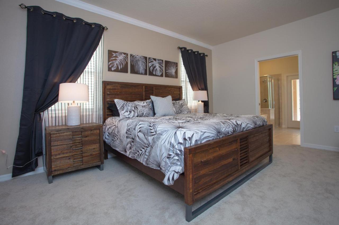 Villa 9 Bedroom Vacation In Windsor At Westside *