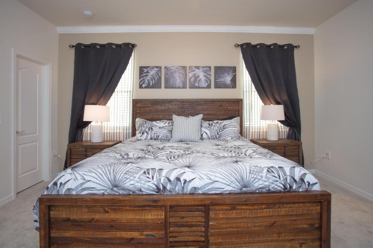 Villa 9 Bedroom Vacation In Windsor At Westside