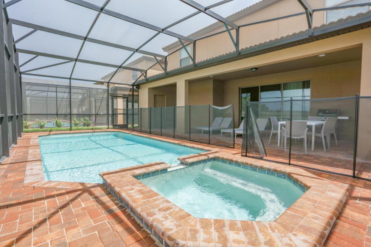 8 Bedroom Vacation In Windsor At Westside Villa