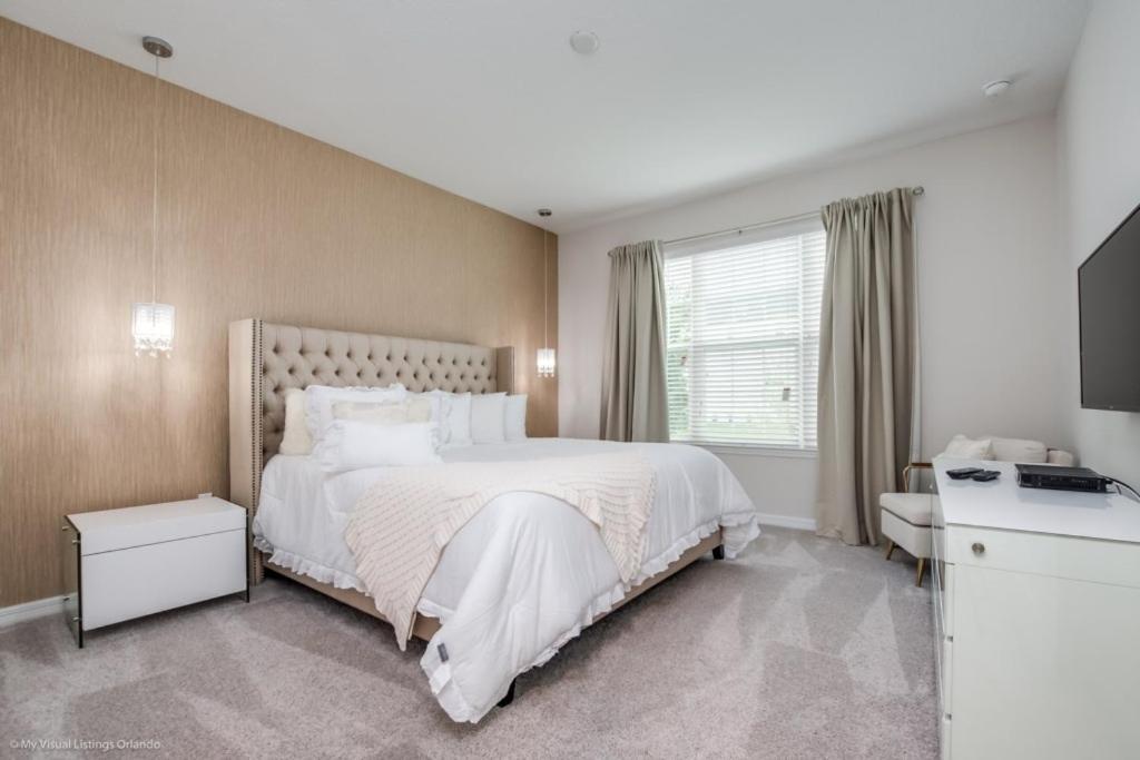Solara 9 Bedroom 6 Bathroom Villa Orlando
