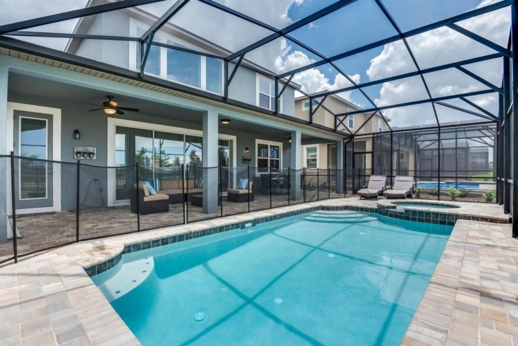 Amazing 6 Bedroom 5 Bathroom Solara Villa *