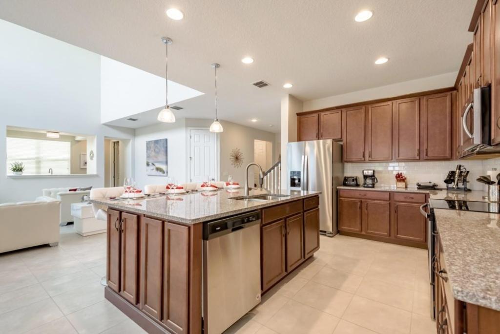 Amazing 6 Bedroom 5 Bathroom Solara *