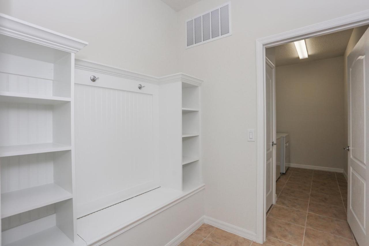 Conveniently Located Near - Family Friendly * Orlando