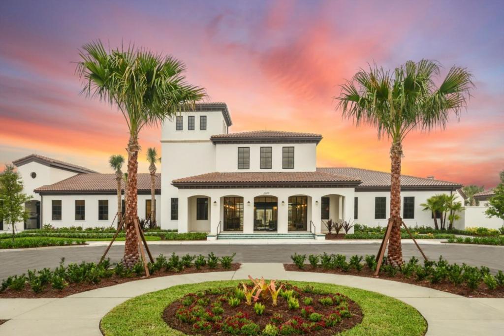 Conveniently Located Near - Family Friendly Orlando