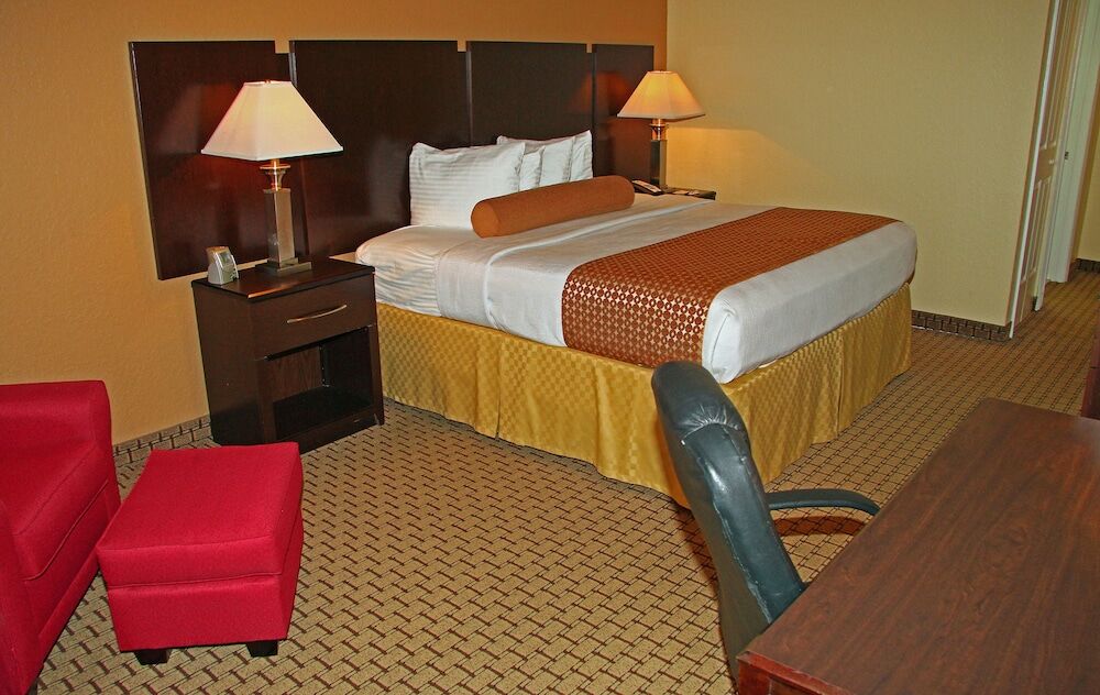 Western Universal - Newly Renovated! 3*