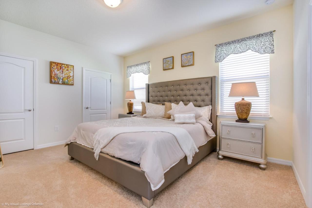 8875 Ultimate 8 Bedroom 6 Bathroom Windsor Villa *