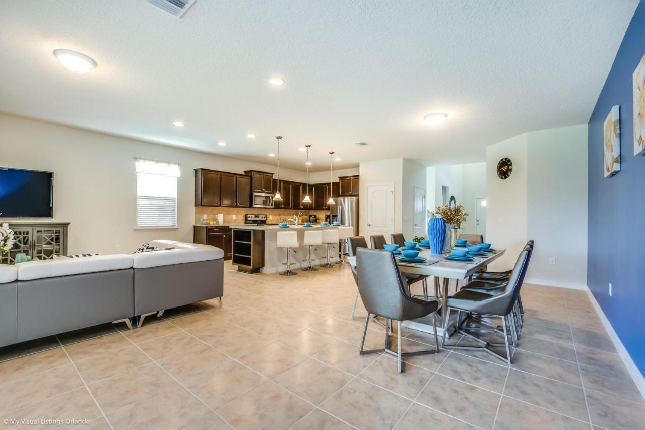Villa 8875 Ultimate 8 Bedroom 6 Bathroom Windsor