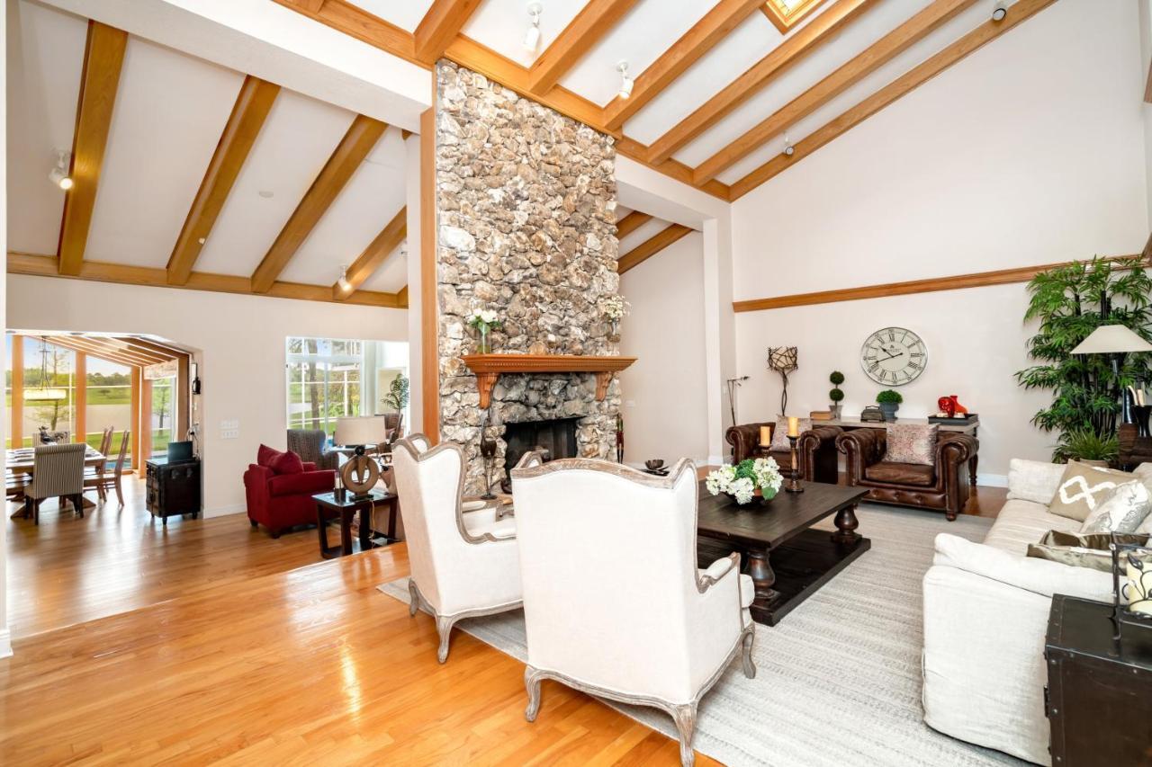 Ultimate 6 Bedroom 5 Bathroom On Bay Hill *
