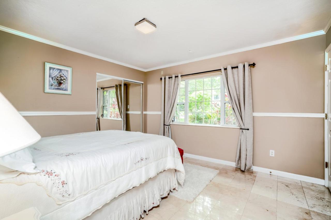 Villa Ultimate 6 Bedroom 5 Bathroom On Bay Hill