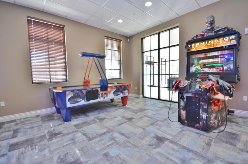 8875 Ultimate 8 Bedroom 6 Bathroom Windsor Villa *