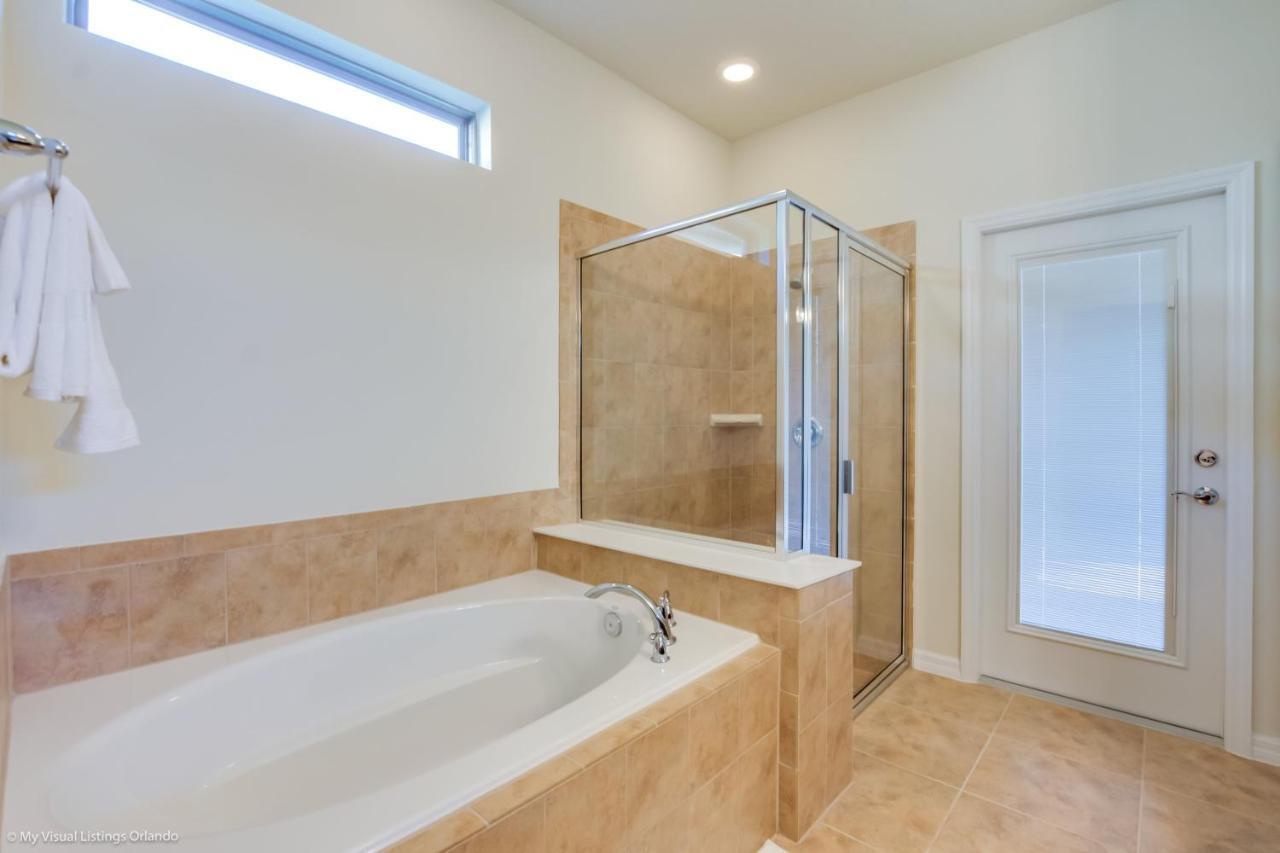Villa 8875 Ultimate 8 Bedroom 6 Bathroom Windsor *
