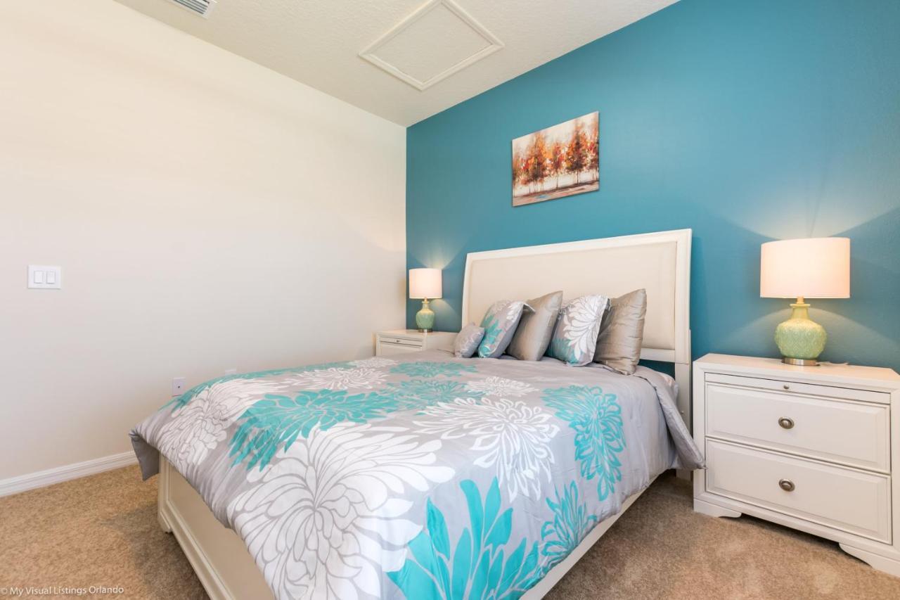 8875 Ultimate 8 Bedroom 6 Bathroom Windsor
