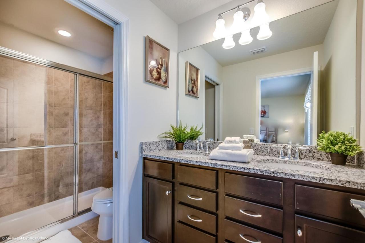 8875 Ultimate 8 Bedroom 6 Bathroom Windsor Villa *