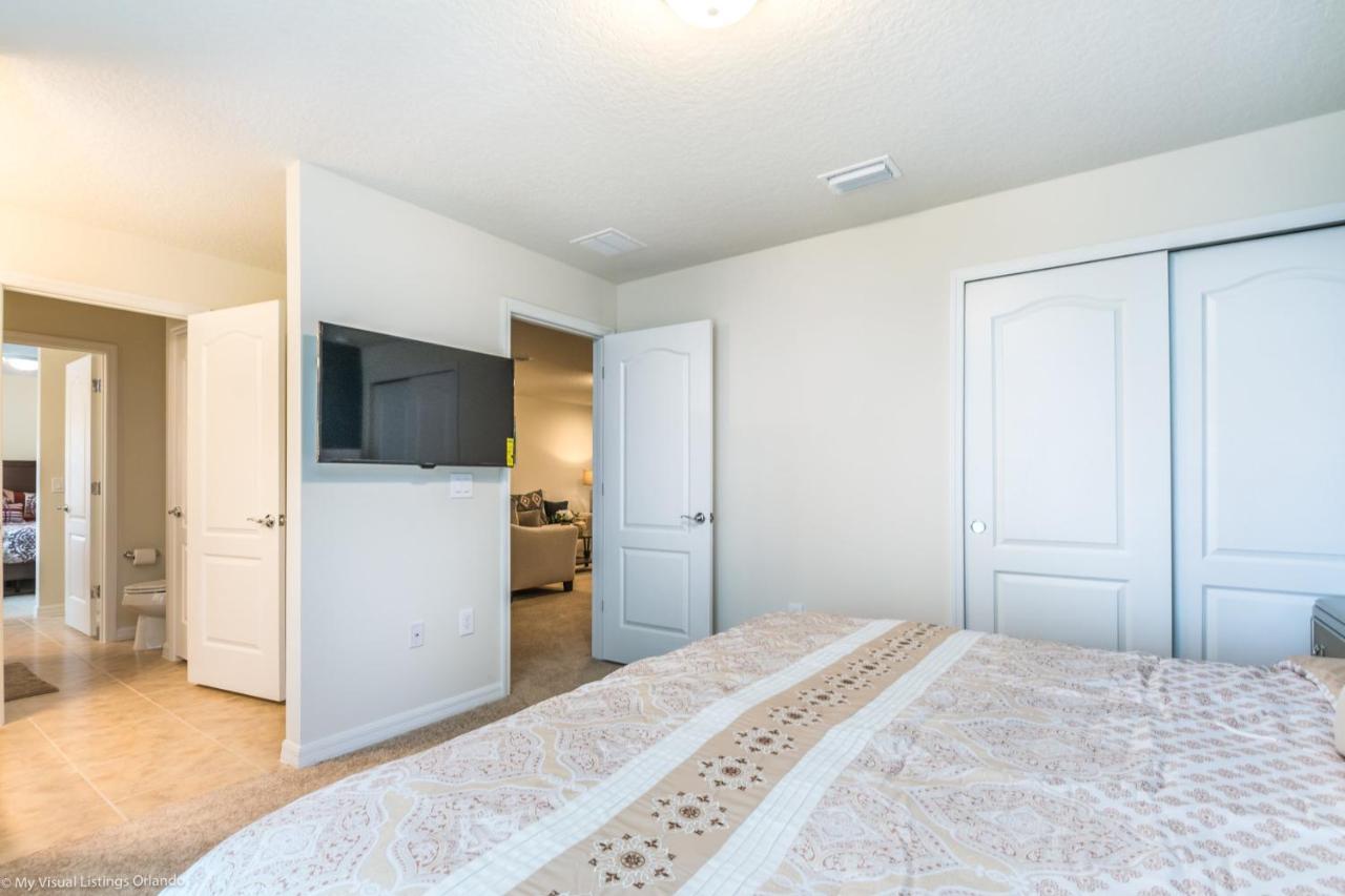 Villa 8875 Ultimate 8 Bedroom 6 Bathroom Windsor