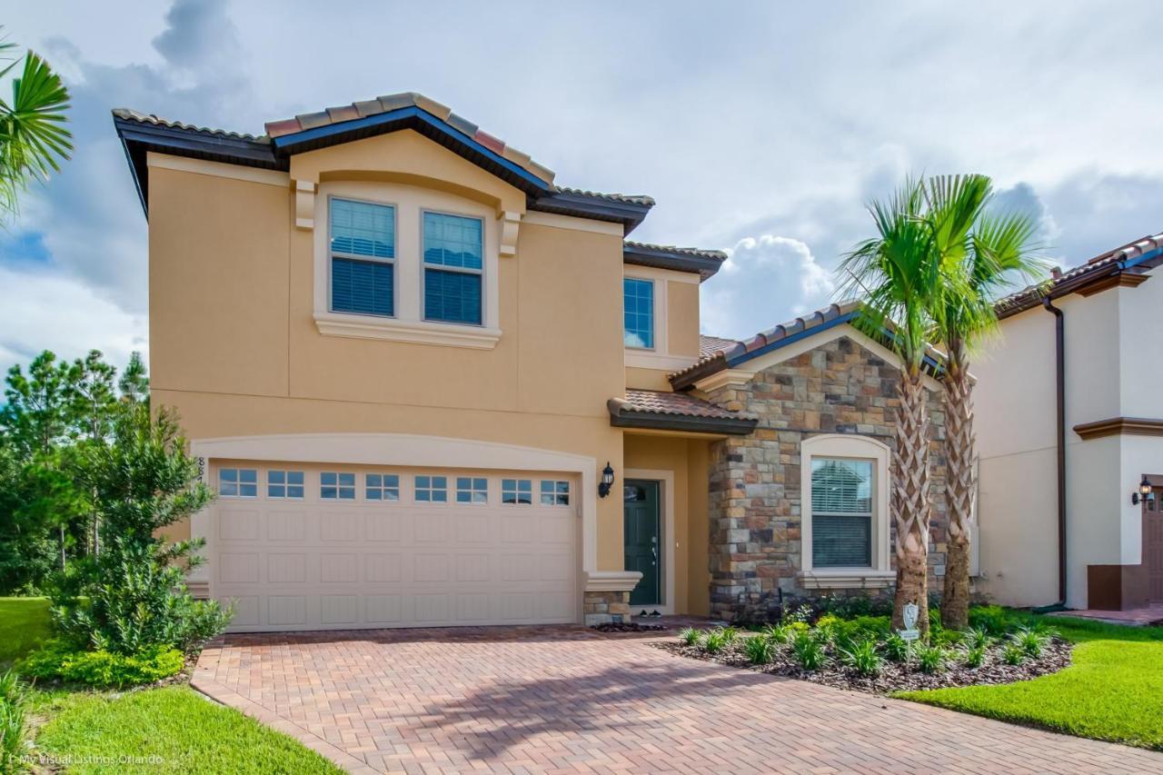 8875 Ultimate 8 Bedroom 6 Bathroom Windsor