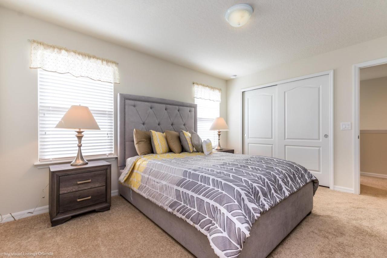 8875 Ultimate 8 Bedroom 6 Bathroom Windsor