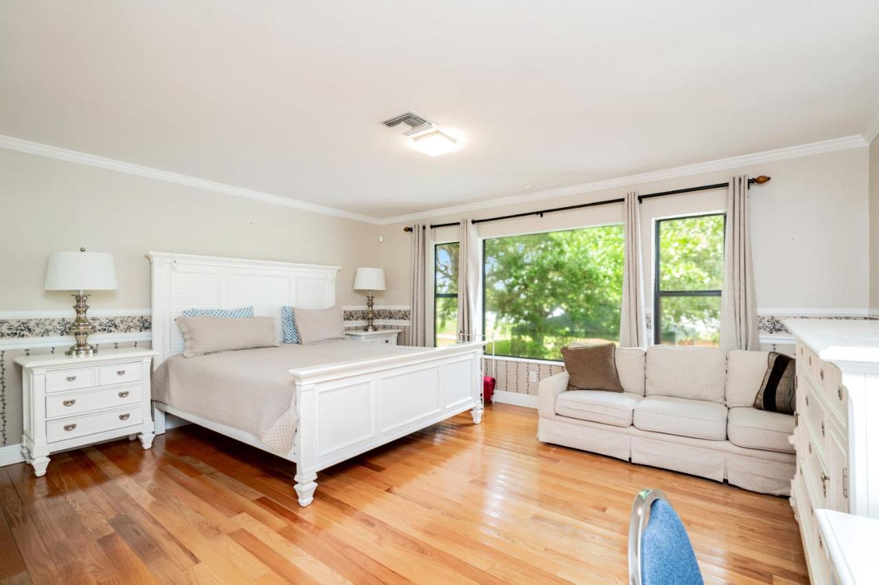 Ultimate 6 Bedroom 5 Bathroom On Bay Hill Villa