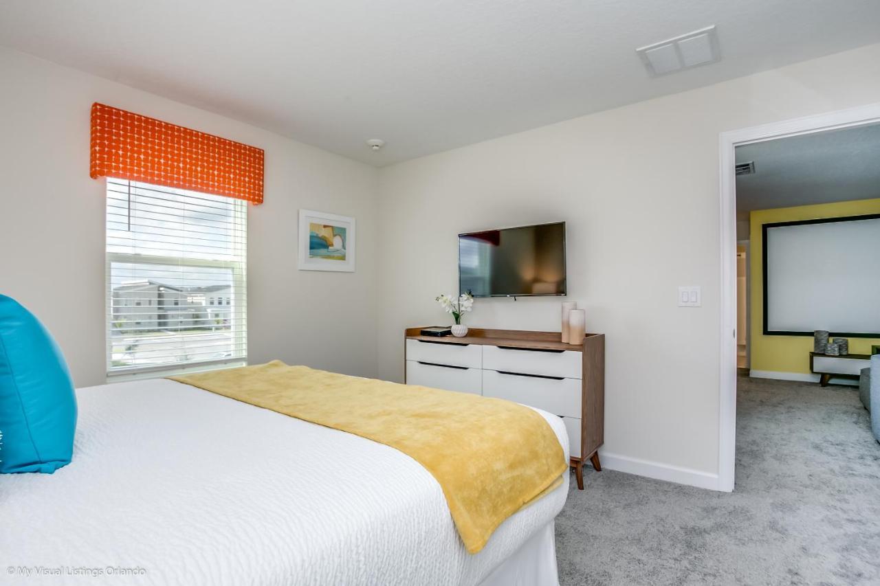 Villa 2873 Stanza Court *