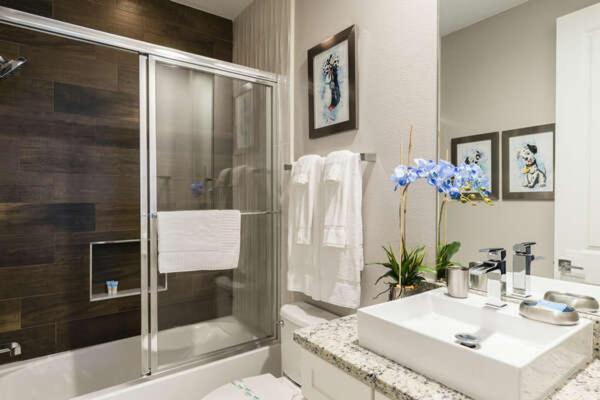 4 Bedroom 4 Ba Hidden Gem 5 Min To 1804ft² *