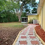 Relaxing 2Br Wi-Fi & Pet-Friendly