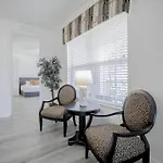 Huge ! Vista Cay Hideaway Corner Condo Near Parks & Int\'L Dr