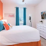 Airy 8 Bdrm Retreat With Water Park Views In Encore