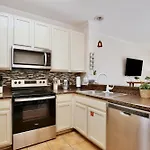New In The Market Apt With Big Terrace!