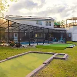 4 Rooms, Lake, Pool, Hot Tub, Bocce Ball, Putting