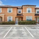 Regal Oaks Getaway: Resort Living Near Disney