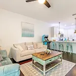 Fun-Filled Condo Mins From Disney W Pool Hot Tub & Games