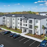 Private Full King Bed Apt, Pool & Gym, Near Parks, Pets Allowed