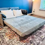 Complete Comfy King Bed Apt W Pool & Gym And Close To Parks